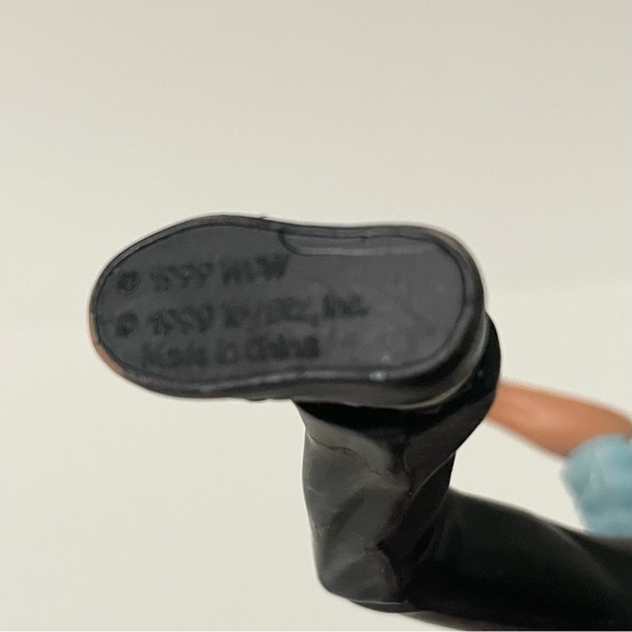 Vtg 1999 WCW Referee Wrestling Action Figure Toy Biz - Picture 8 of 9